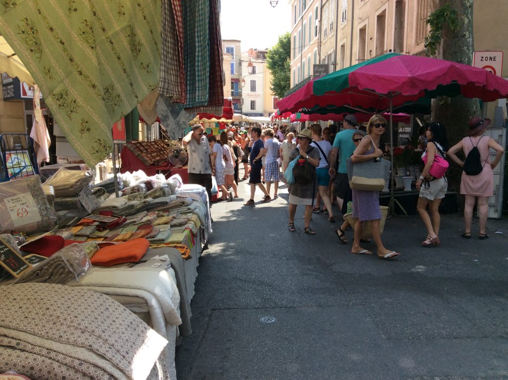 Marché d'Apt à 15 km de Céreste