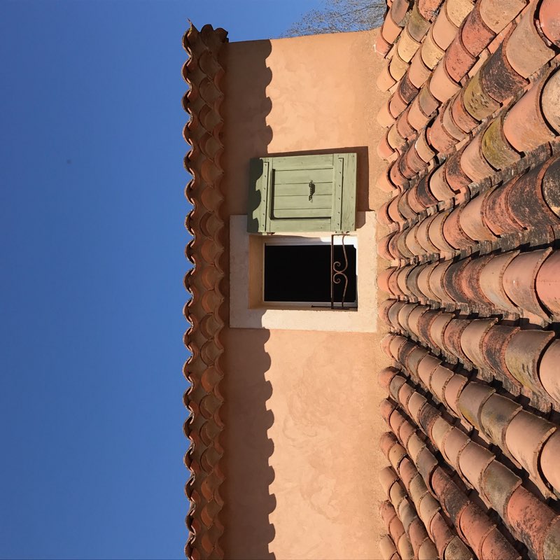 Fenêtre avec vue sur le Luberon