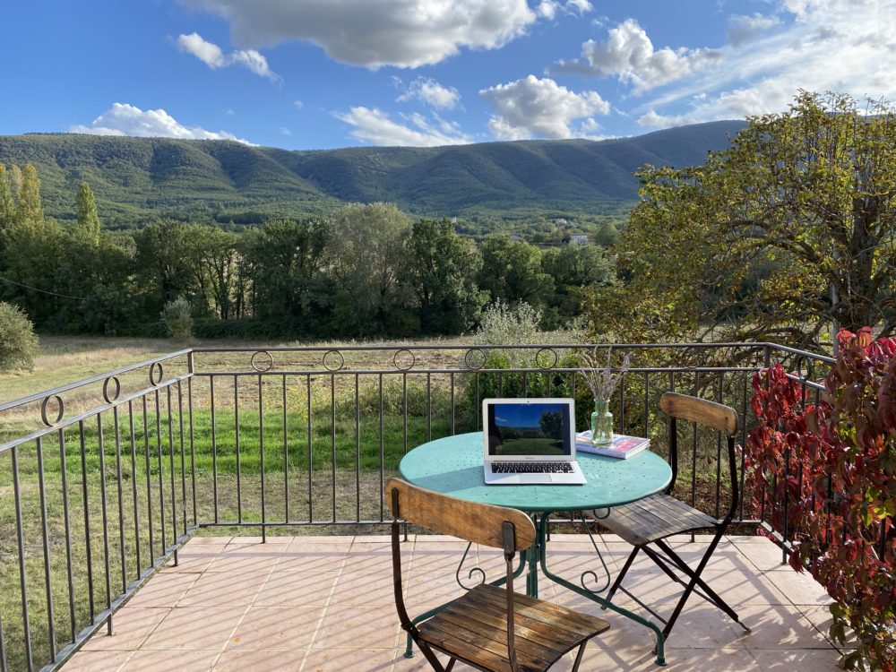 Télétravail en Provence au domaine de la Bastidonne à Céreste. Location de Mas dans le Luberon