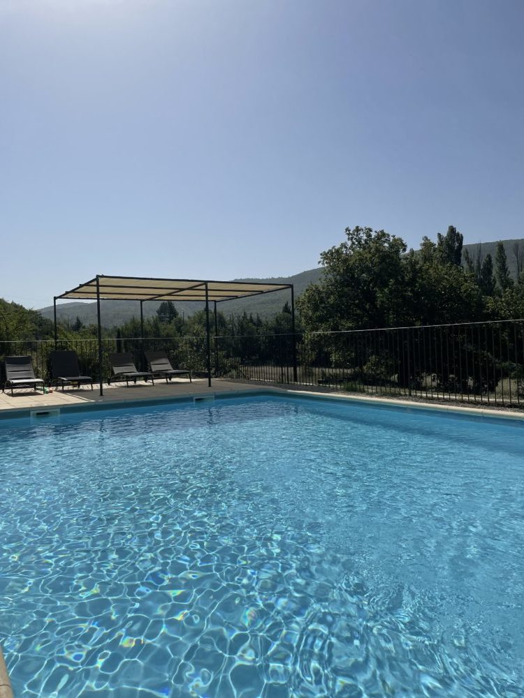 Piscine chauffée de la Bastide 1830 à Céreste