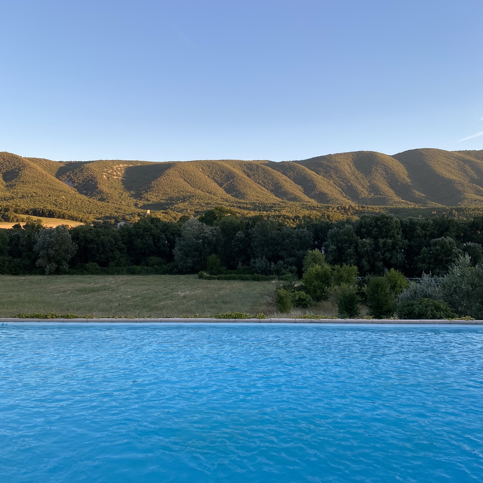 piscine vue luberon